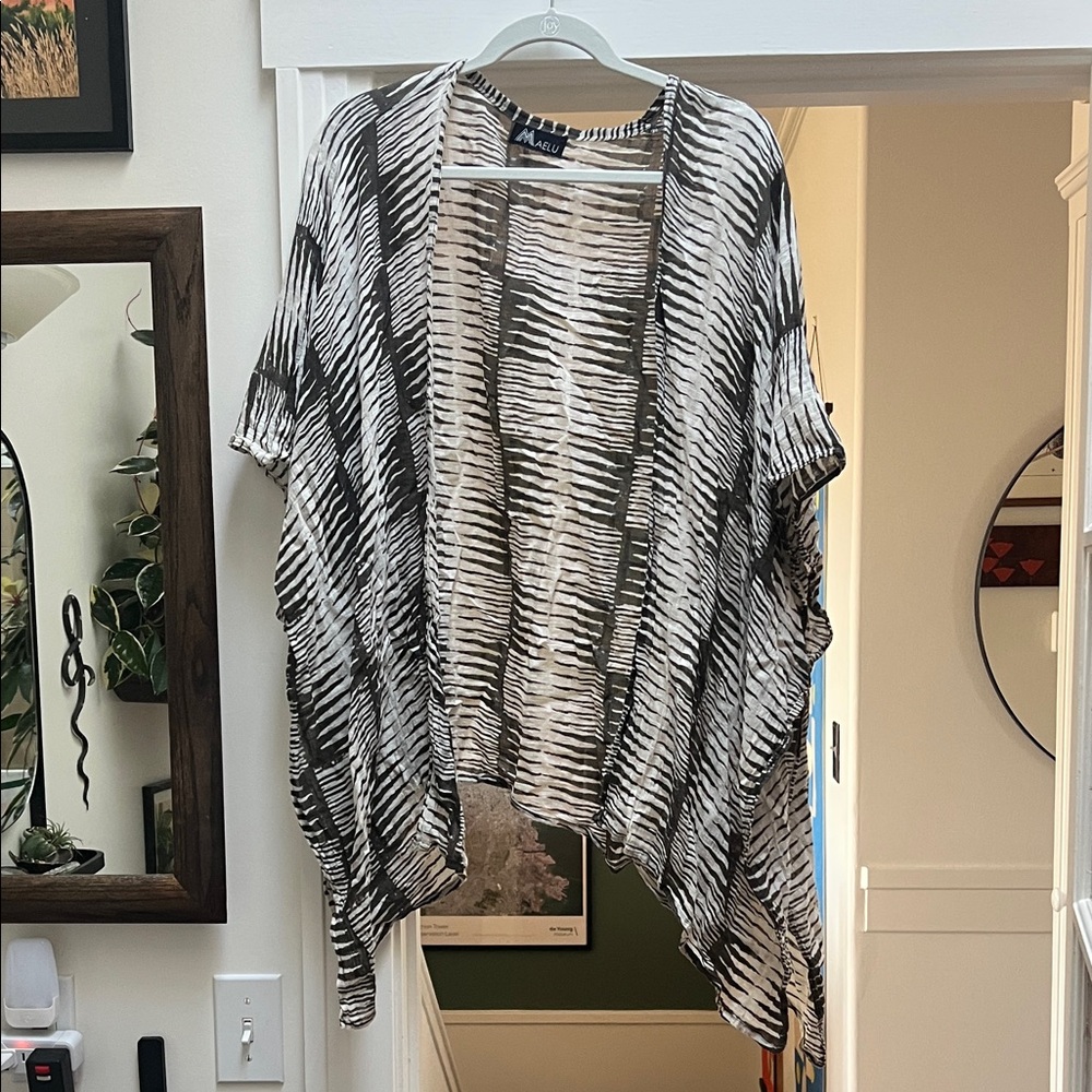 Maelu beach kimono tunic wrap cover up *has damage*